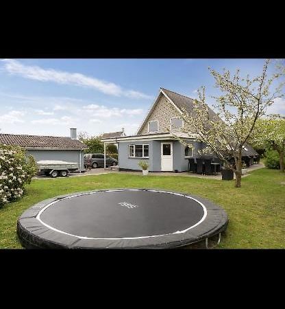 Big Villa In Stege Near Mons Klint With Trampolin Eksteriør billede